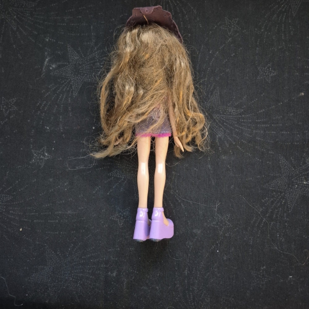 Yasmin Bratz Doll 2001 With Bandana - Picture 5 of 10